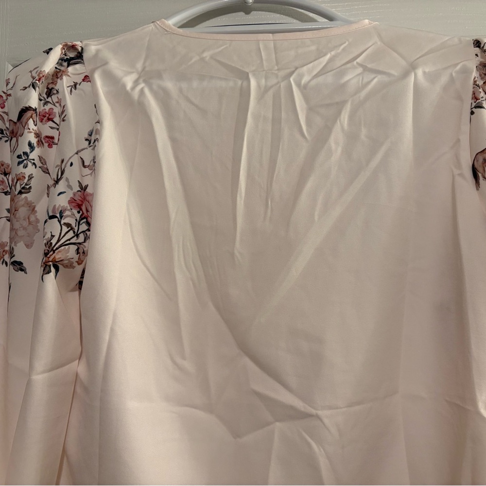 Floral Horse Print Cream Blouse Small NWOT - Picture 2 of 2